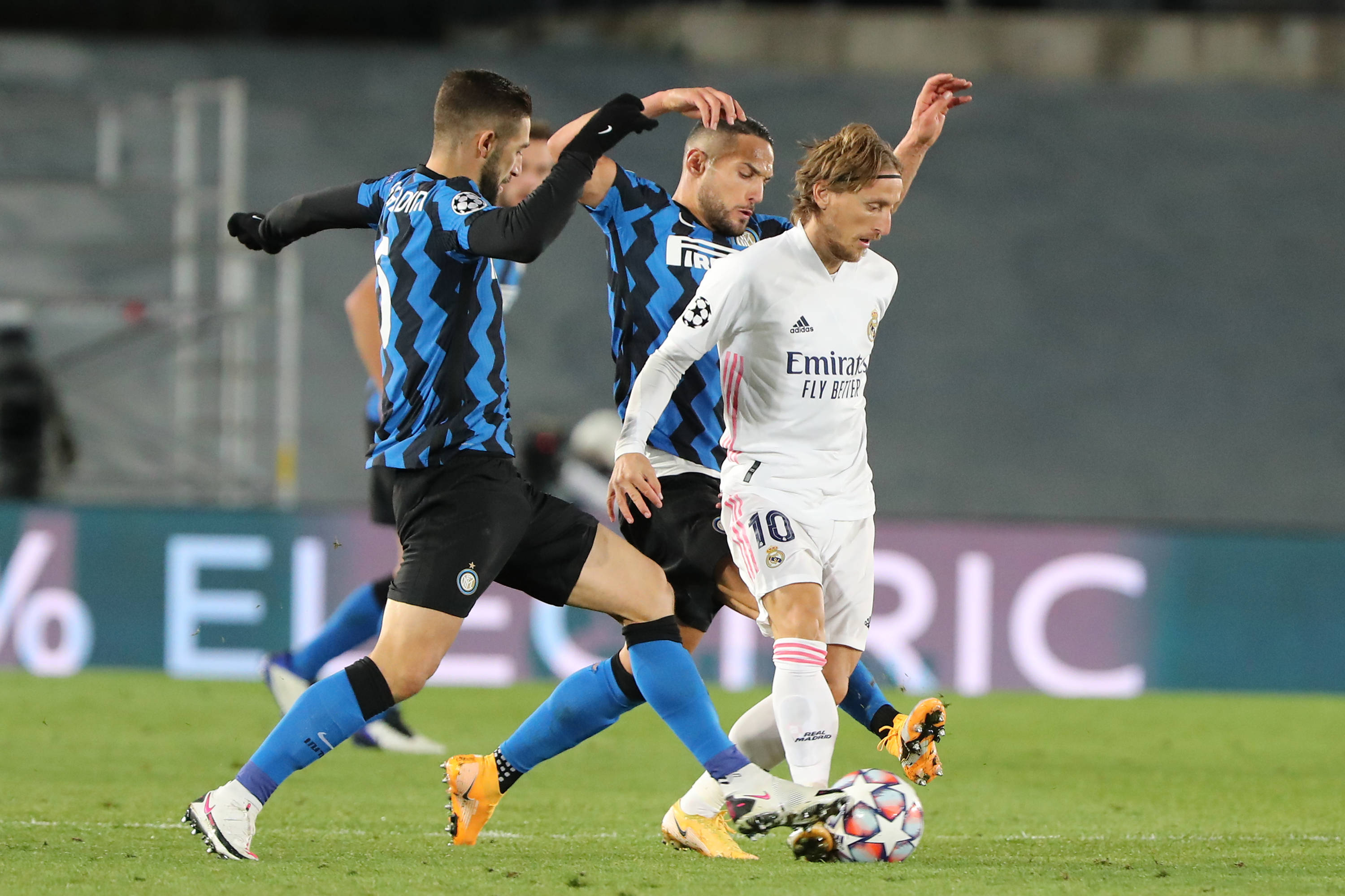 借助掩护获 借助掩护获